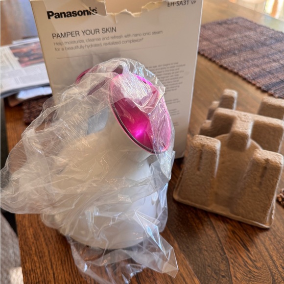 Panasonic Nano-Ionic Facial Steamer in Pink and White - Picture 2 of 2